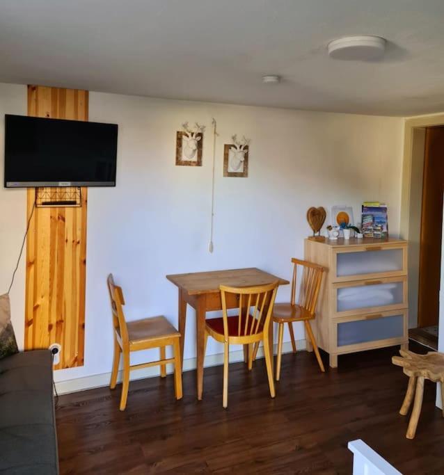 Idyllische Kleine Ferienwohnung Im Schwarzwald Friedenweiler Luaran gambar